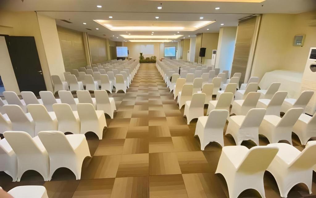 Amaris Hotel Амбон Екстер'єр фото